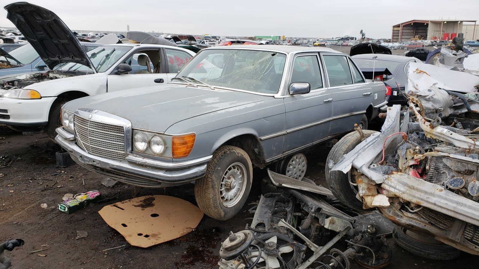How Does a Mercedes Salvage Yard Operate
