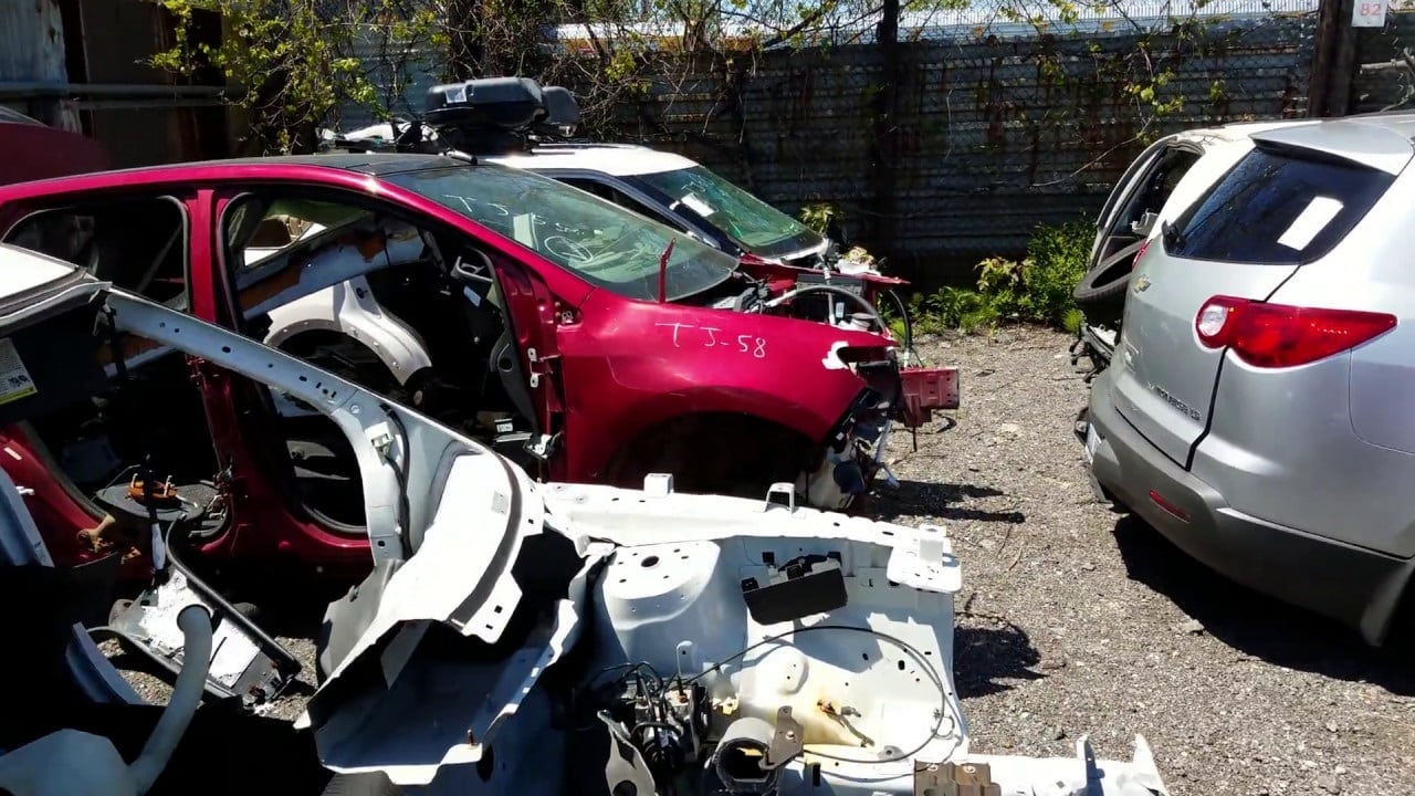 How to Scavenge at a Late Model Salvage Yard