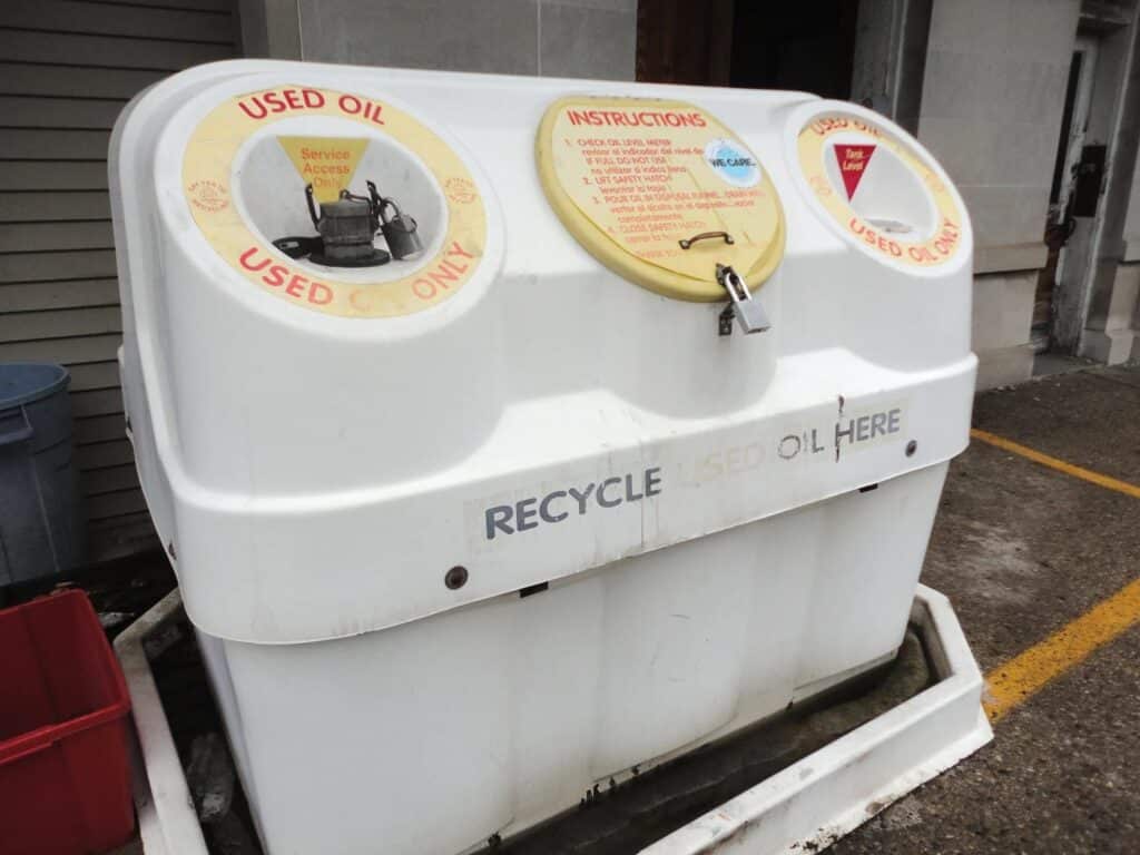 Recycle Motor Oil Near Me [Locator Map + Guide + FAQ]
